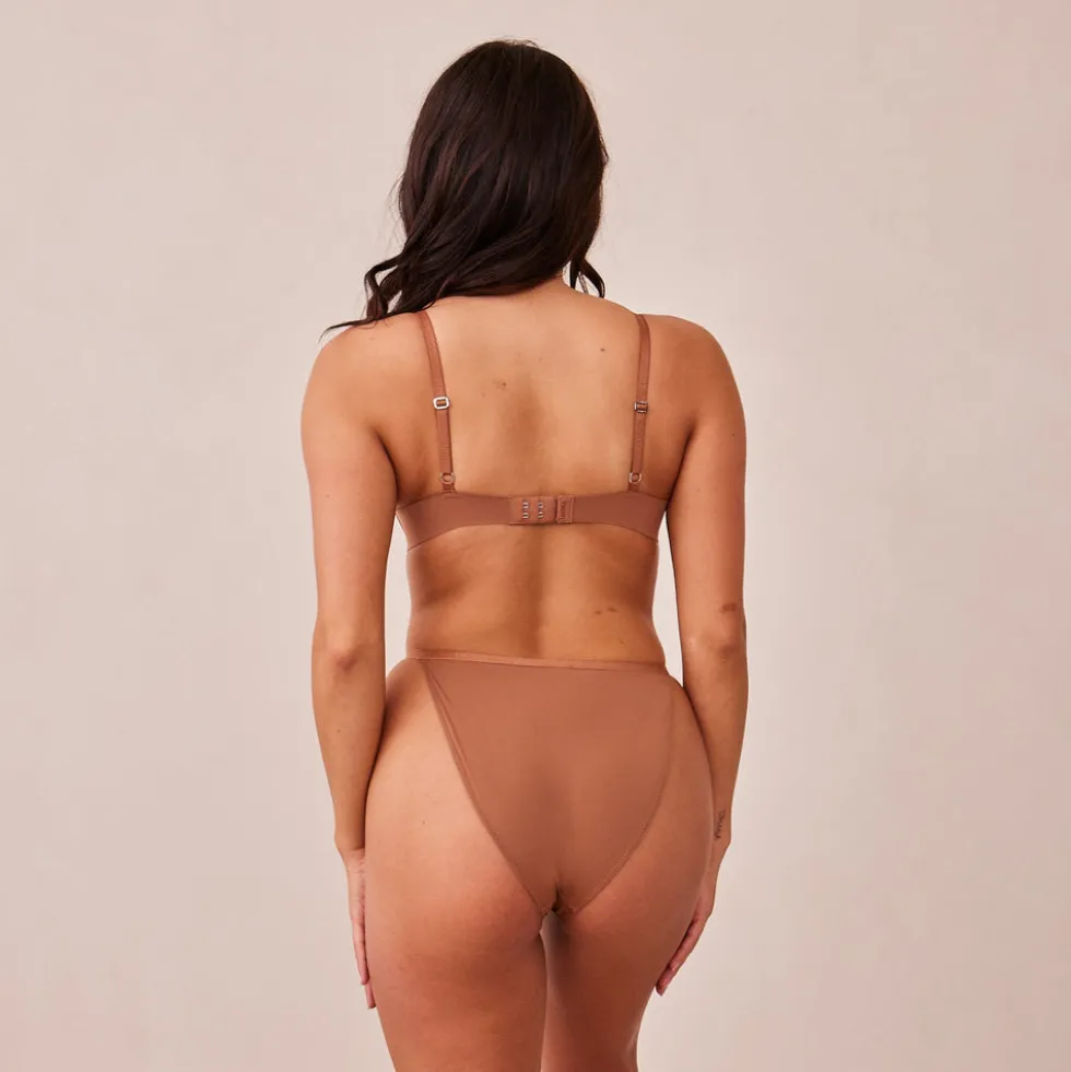Light Plunge Soutien-Gorge T-Shirt Sans Armatures et String/Culotte Ensemble - Moka